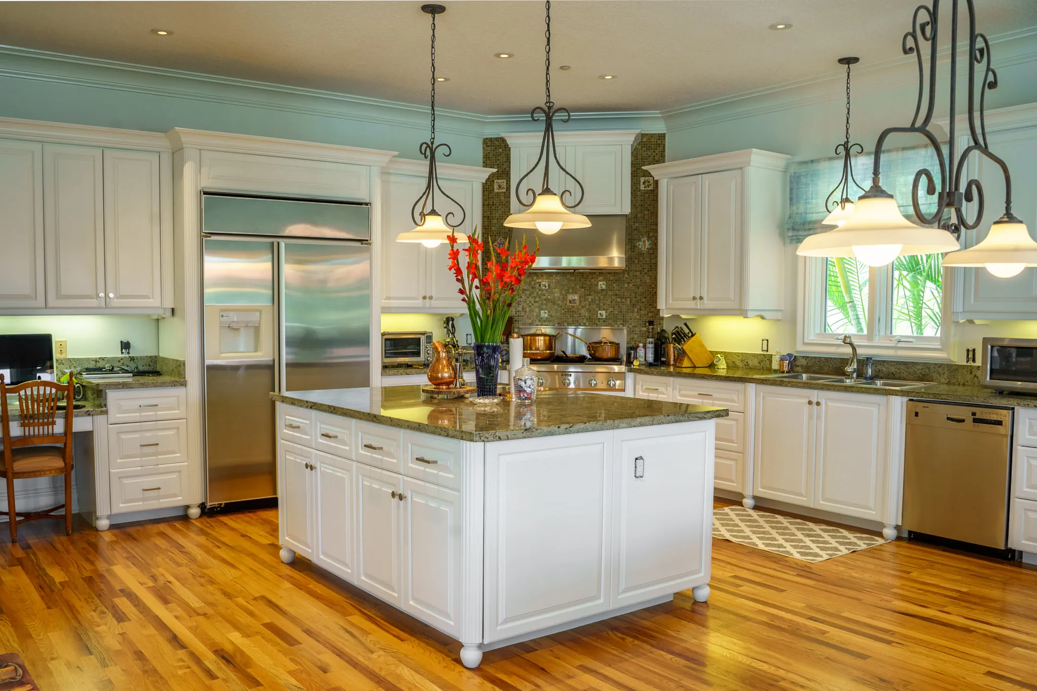 A St. Petersburg kitchen after Premier refinished the cabinets from cherry to white